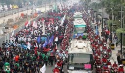 Buruh Sebut Jokowi Bapak Upah Murah Indonesia - JPNN.com