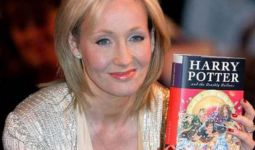 Bicara Soal LGBT, JK Rowling Pilih Mengembalikan Penghargaan HAM yang Pernah Diterimanya - JPNN.com