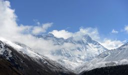 Macet di Puncak Everest, Dua Pendaki Tewas - JPNN.com