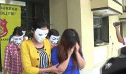 Miaaww..40 Gadis Striptis Sedang Menari, Tiba-Tiba Polisi Masuk - JPNN.com