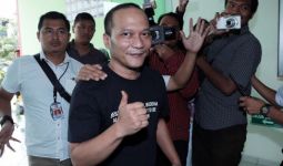 Jalani Sidang Perdana, Iwa K 'Ngemis' Direhabilitasi - JPNN.com