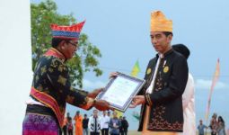 Jokowi Dapat Gelar Kapiteng Lau Pulo - JPNN.com