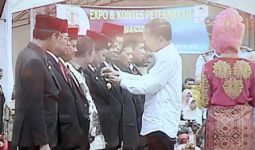 Bupati dan Petani Tabanan Terima Satya Lencana dari Jokowi - JPNN.com