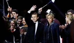 Macron! Presiden Prancis Termuda Sejak Napoleon - JPNN.com