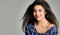 Pengalaman Buruk Si Cantik Alia Bhatt 'Dikeroyok' Penggemar - JPNN.com