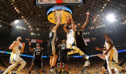 Menang Satu Bola dari Spurs, Warriors Catat Comeback Hebat dalam 15 Tahun - JPNN.com