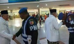 TNI Cinta Ulama, Personel Denpom Cium Tangan Kiai Ma’ruf Amin - JPNN.com
