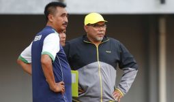 Dipecat Persebaya dan Borneo FC, Iwan Gabung Madura United - JPNN.com