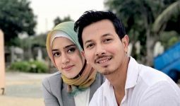 Fairuz A Rafiq Hamil 6 Bulan, Suaminya Makin Getol Mengaji - JPNN.com