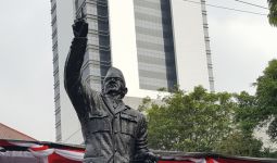 Resmikan Patung Bung Karno di Lemhanas, Megawati Ingatkan Takdir Bangsa Indonesia - JPNN.com
