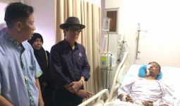 Jenguk Brimob Korban Bom, Menteri Yasonna Serukan Solidaritas - JPNN.com