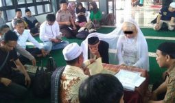 Sejoli Tersangka Pembuang Bayi Nikah di Kantor Polisi, Lega... - JPNN.com