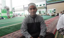 Sempat Takut akan Dibunuh, Remaja 18 Tahun Ini jadi Imam Masjid Agung - JPNN.com