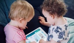 80 Persen Anak Australia di Bawah Usia Empat Tahun Sudah Main Internet - JPNN.com