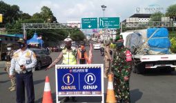 Puncak Macet Parah, Sekitar 9.000 Kendaraan Belum Turun - JPNN.com