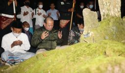 Ketua DPD Ziarah ke Makam Raja Sekala Brak Kepaksian Pernong di Lampung Barat - JPNN.com