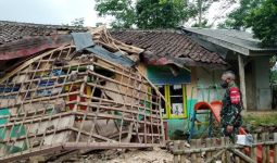 Bangunan Posyandu Tiba-Tiba Roboh Saat Dipakai Belajar Anak PAUD, Brukk, Banyak Korban - JPNN.com