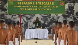 Detik-detik Puluhan Calon Bintara TNI AD Disidang, Telanjang Dada - JPNN.com