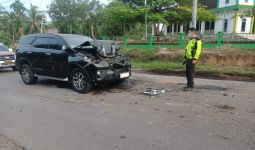 Braaak, Mobil Bupati Merangin Tabrak Truk Batu Bara, Mengerikan - JPNN.com