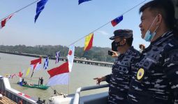 Arsenal TNI AL Bagikan Bingkisan Kepada Nelayan Madura - JPNN.com