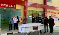 Penyerahan Jenazah Korban Kebakaran Lapas Tangerang, Air Mata Keluarga tak Terbendung - JPNN.com