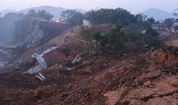 Bencana Longsor di Bogor Bikin Rumah Warga Porak-poranda - JPNN.com