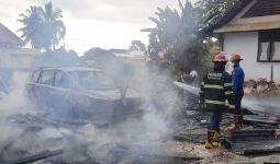 Kampus Universitas Negeri Padang Diserang Si Jago Merah, 2 Mobil Terbakar - JPNN.com