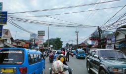 Ganjil Genap di Puncak Bogor, Kendaraan Tetap Ramai - JPNN.com