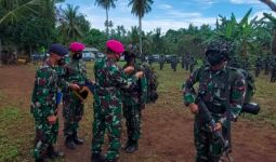 Lihat Aksi Pasukan Marinir TNI AL Tempur Darat di Minahasa - JPNN.com