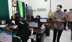 Nadiem Makarim Ingatkan Masih Ada Afirmasi untuk Guru Honorer Peserta Tes PPPK 2021 - JPNN.com