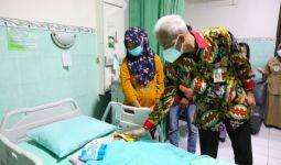 Pak Ganjar Mencarikan Dana Bantuan untuk Dua Bayi Kembar Siam - JPNN.com