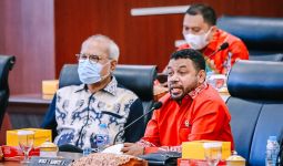 Senator Filep Minta LNG Tangguh Konsisten Jalankan Tanggung Jawab Sosial Perusahaan - JPNN.com