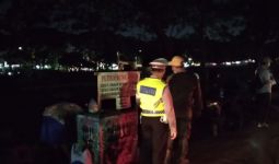 Lihat, Polisi Bubarkan Kerumunan di Jakarta Timur - JPNN.com