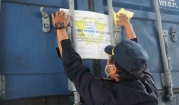 Bea Cukai Lepas Ekspor Perdana Kawasan Berikat di Cirebon - JPNN.com