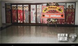 Persija Dapat Karangan Bunga Sindiran, Menohok Banget - JPNN.com