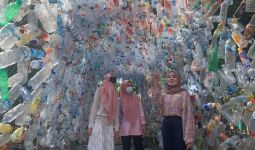 Cantiknya Penampakan Ribuan Sampah Botol Plastik yang Sulap Jadi Lorong - JPNN.com
