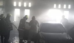 Mobil Mewah Terbakar di Garasi Bengkel, Sebegini Kerugiannya - JPNN.com