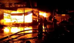 Toko Swalayan Cahaya di Cilandak Terbakar, Apinya Besar Banget, Lihat Fotonya - JPNN.com