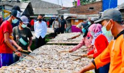 Vaksinasi BIN Menjangkau Perkampungan Nelayan di Cilacap - JPNN.com