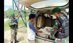 Pasukan TNI Geledah Mobil, Hasilnya Mencengangkan - JPNN.com