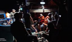 TNI AL Bantu Evakuasi KM Dampelan Indah yang Terbalik - JPNN.com