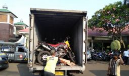 Viral, Ada Puluhan Motor Curian di Rumah Kontrakan Ini, Kombes Aloysius: Kelompok Lampung - JPNN.com
