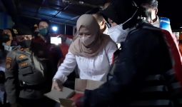 Sambangi Lokasi Banjir Gorontalo, Mensos Risma Salurkan Bantuan - JPNN.com