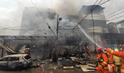10 Korban Kebakaran Rumah di Jakut yang Sempat Terjebak Dapat Diselamatkan - JPNN.com