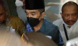 Usai Diperiksa Terkait Kasus Korupsi Masjid Sriwijaya, Akhmad Najib Langsung Ditahan - JPNN.com
