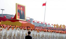 Partai Komunis China Gelar Upacara Sakral di Tiananmen, Xi Jinping Bawa Karangan Bunga - JPNN.com