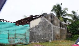 Badai Terjang Meulaboh, Sejumlah Rumah dan Sekolah Porak-poranda - JPNN.com