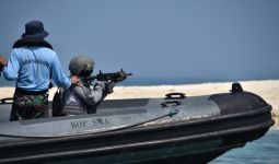 Pasukan Elite Bakamla Merapat di Pulau Wanara, Bersenjata Lengkap - JPNN.com