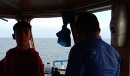 1 Nelayan Korban Tabrakan Kapal Belum Ditemukan, Satpolair Melanjutkan Pencarian - JPNN.com