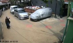 Viral, Ibu Saati Mengejar Penjambret Terekam CCTV, Polisi Bergerak - JPNN.com